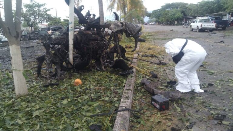 El gobierno mexicano se niega a investigar terrorismo por coche bomba en Michoacán