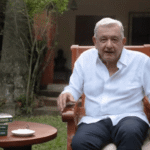 López Obrador, como Juan Pablo, se fue pero se quedó