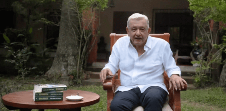 López Obrador, como Juan Pablo, se fue pero se quedó