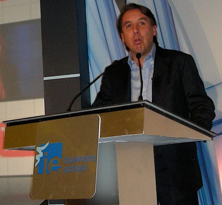 El «doble juego» de Emilio Azcárraga: Deuda millonaria con el SAT y beneficios públicos intactos