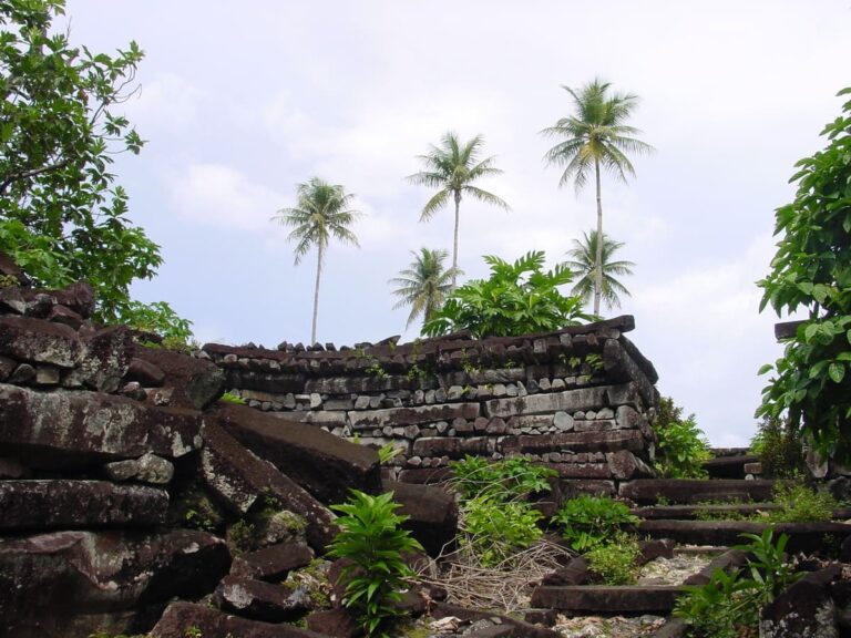 Sabías que hay rompecabezas de piedra flotante: Nan Madol