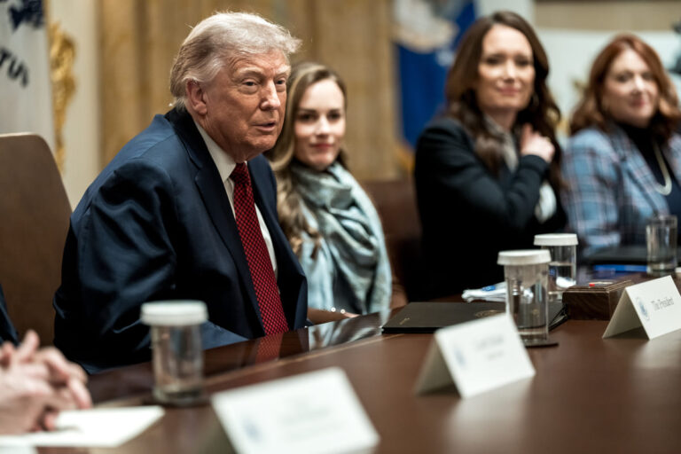 Trump pierde fuelle; adelanta su Informe 2026: puro yo, yo, yo, yo