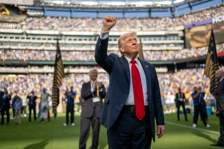 Regresó con Trump el policía del mundo