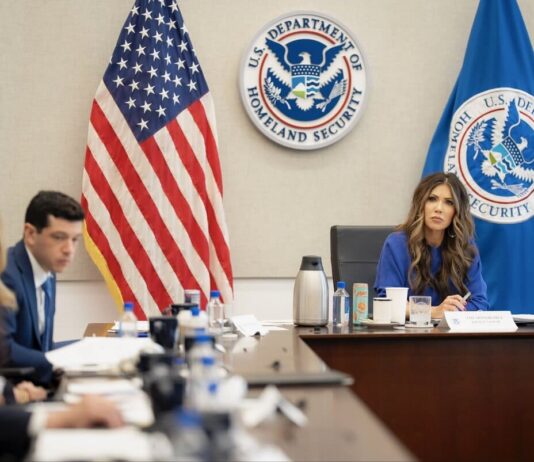 Noem: ¿Invasión Mexicana Post-Maduro?