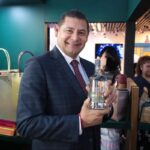Homenaje Vial a Bartlett Despierta Debates