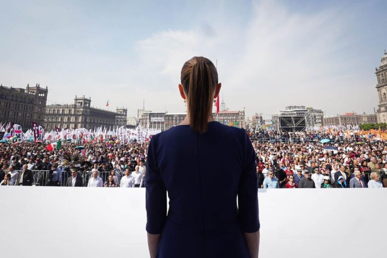 Evento en el Zócalo, la presidenta busca quien la defienda