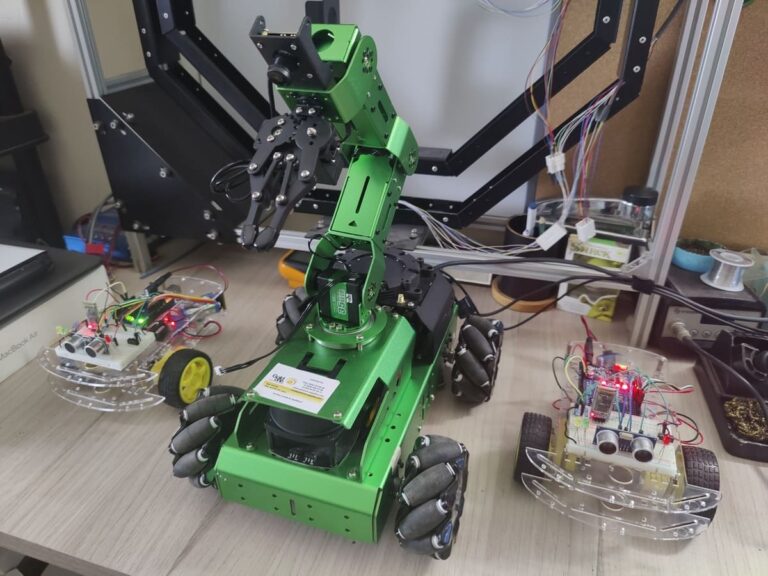 Investigador del Tec busca llevar la IA a los límites de la miniaturización en robots, sensores y más