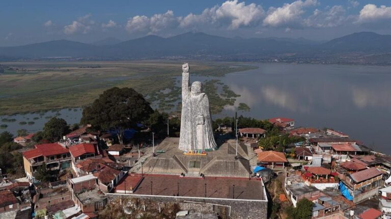 Gobierno de México inicia obras para saneamiento del lago de Pátzcuaro