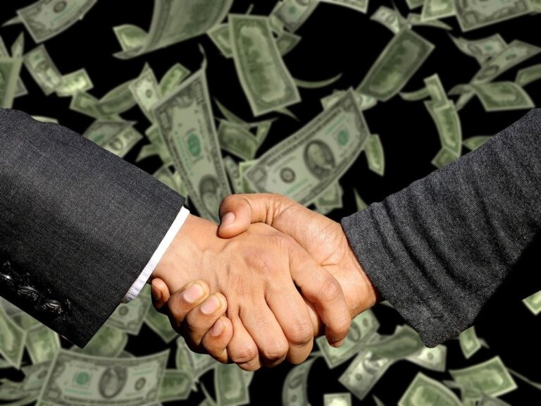 Morena: Ceguera ante Corrupción y Lujos