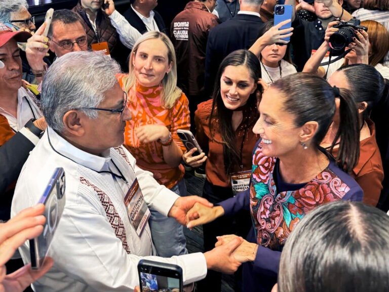 Morena Revive Corporativismo como el PRI: afilia a la mitad del SNTE