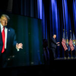 Desaprobación Mayoritaria golpea a Trump en encuestas