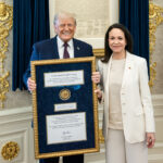 Controversia por Medalla Nobel en Manos de Trump
