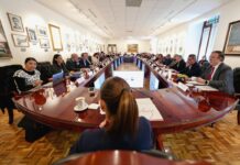 Sheinbaum se reunió con economistas y le reclamaron inversión y Estado de derecho