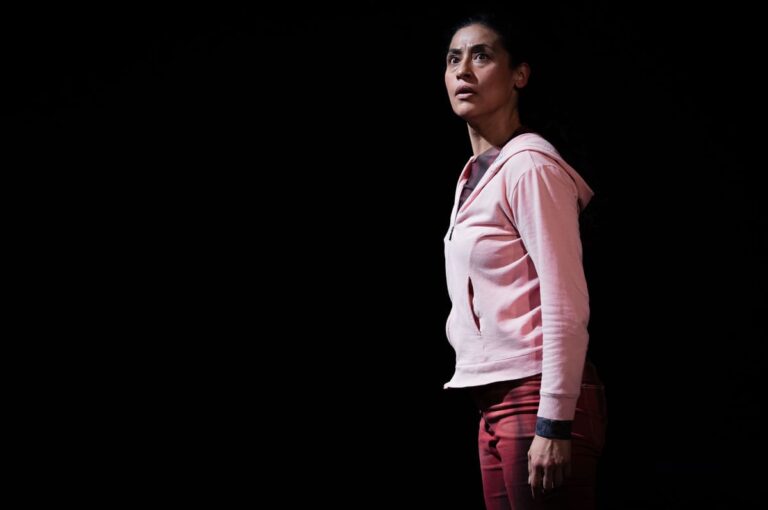 Hasta encontrarte, teatro unipersonal de Vicky Araico sobre madres buscadoras regresa a la UNAM