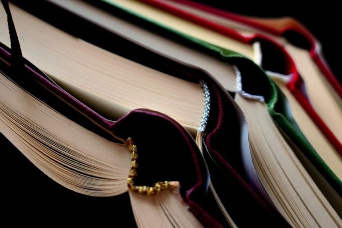 a-book-5077895_1280 (1)