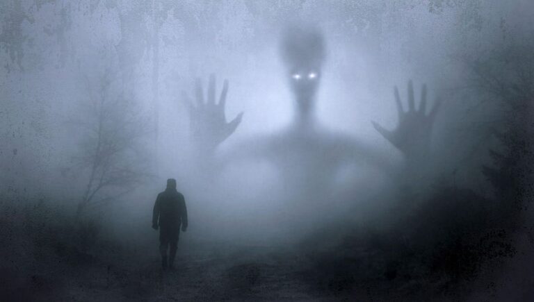 Sabías que exanalista del Banco de Inglaterra advierte colapso si se confirma la existencia de extraterrestres