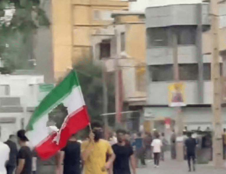 Irán: Protestas Económicas Sacuden Régimen Teocrático