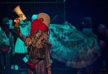 Bajo esta piedra hundirás tu iglesia, retablo escénico, denuncia caso del albergue Ciudad de los Niños