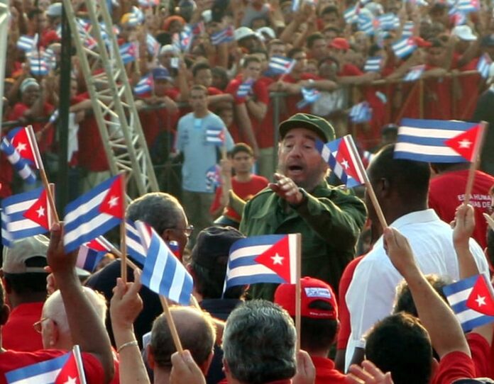 Fidel_Castro_1._Mai_2005_bei_Kundgebung (1)