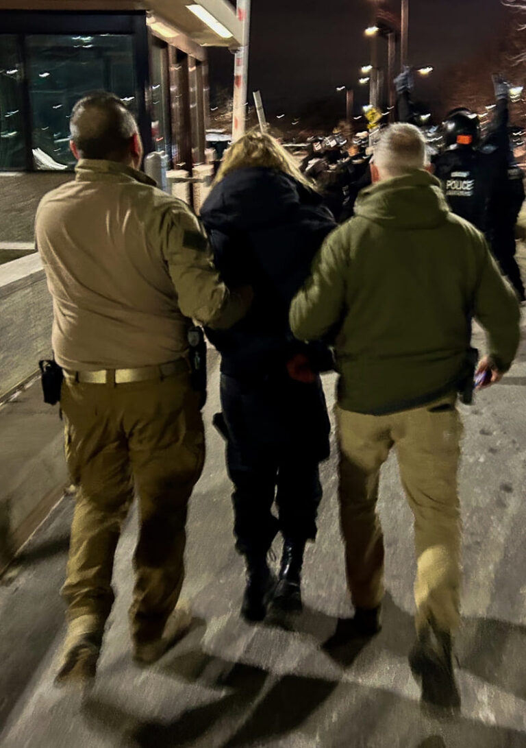 La detención de inmigrantes latinos sin antecedentes penales se multiplicó por 6 en 2025, por cuenta de ICE