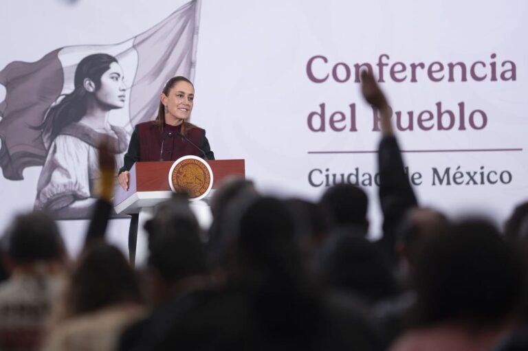 Sheinbaum contra los «puros» de Morena: gobierno o ideología