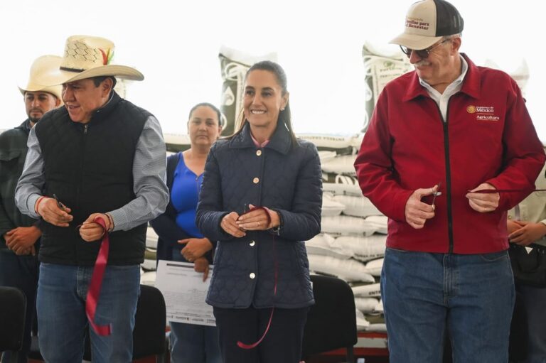 Abucheos a Monreal en evento con Sheinbaum