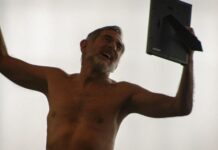 En «Acomodar», la memoria, el amor y la pérdida buscan una nueva forma de ordenarse