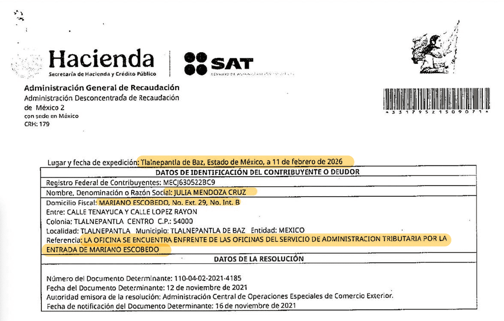 En este requerimiento de febrero de 2026 se menciona que la mujer señalada de “facturera” y contrabandista de combustible tiene su domicilio en una oficina “enfrente de las oficinas del Servicio de Administración Tributaria” en Tlalnepantla.