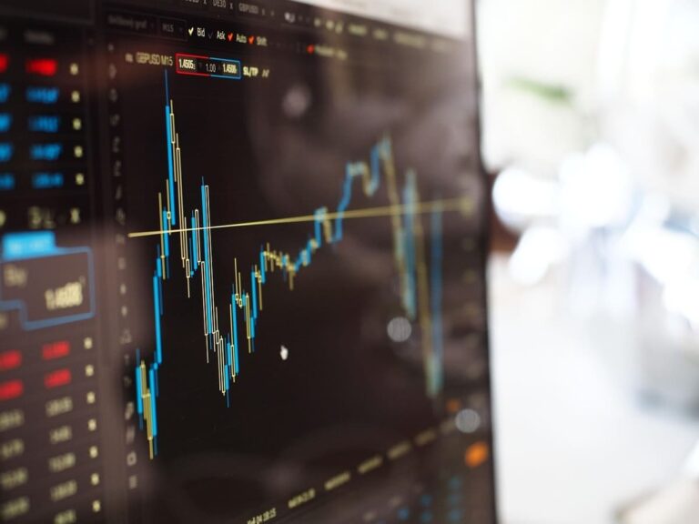 Déficit, deuda e inversión: claves del primer año fiscal y propuestas para fortalecer el desarrollo