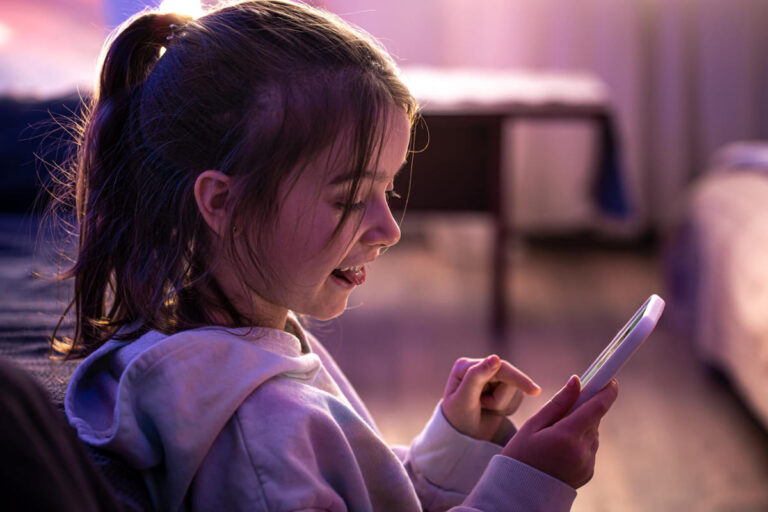 Crónicas de la IA (128): Al igual que los celulares en la escuela, ¿se debe regular el uso de la IA?