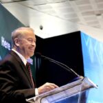 Sólo queda cerrar la CIA aquí y regresar al embajador