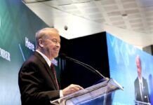 Sólo queda cerrar la CIA aquí y regresar al embajador