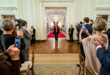 Arrebato temperamental de Donald VS León XIV