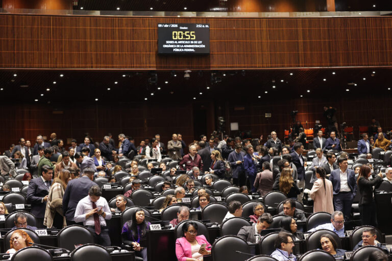 Morena: Ausencias Legislativas y Ataques a la Prensa