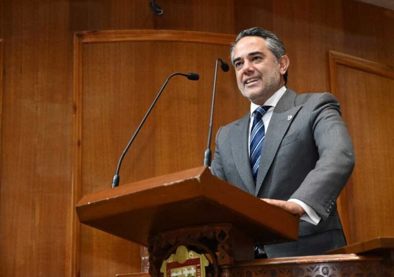 Impulsa GPPAN apoyo para titulación y cédula profesional en Edomex