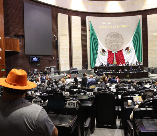 Congreso paralizado, pero aprobando burlas