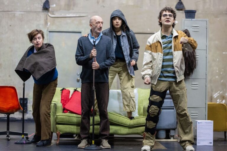 El peso de las hormigas.  Nueva producción de Teatro UNAM