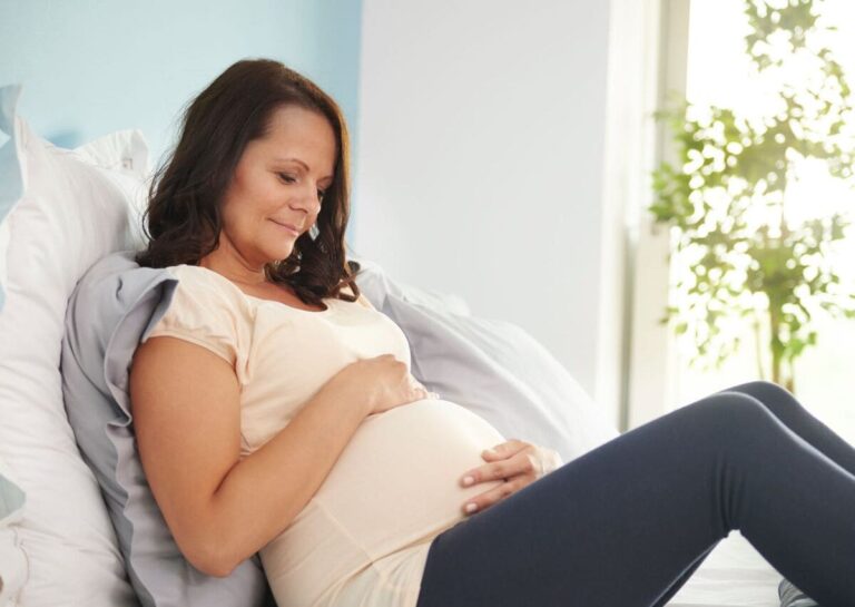 A la alza el embarazo tardío en Latinoamérica: ¿Se puede ser mamá después de los 35 años?