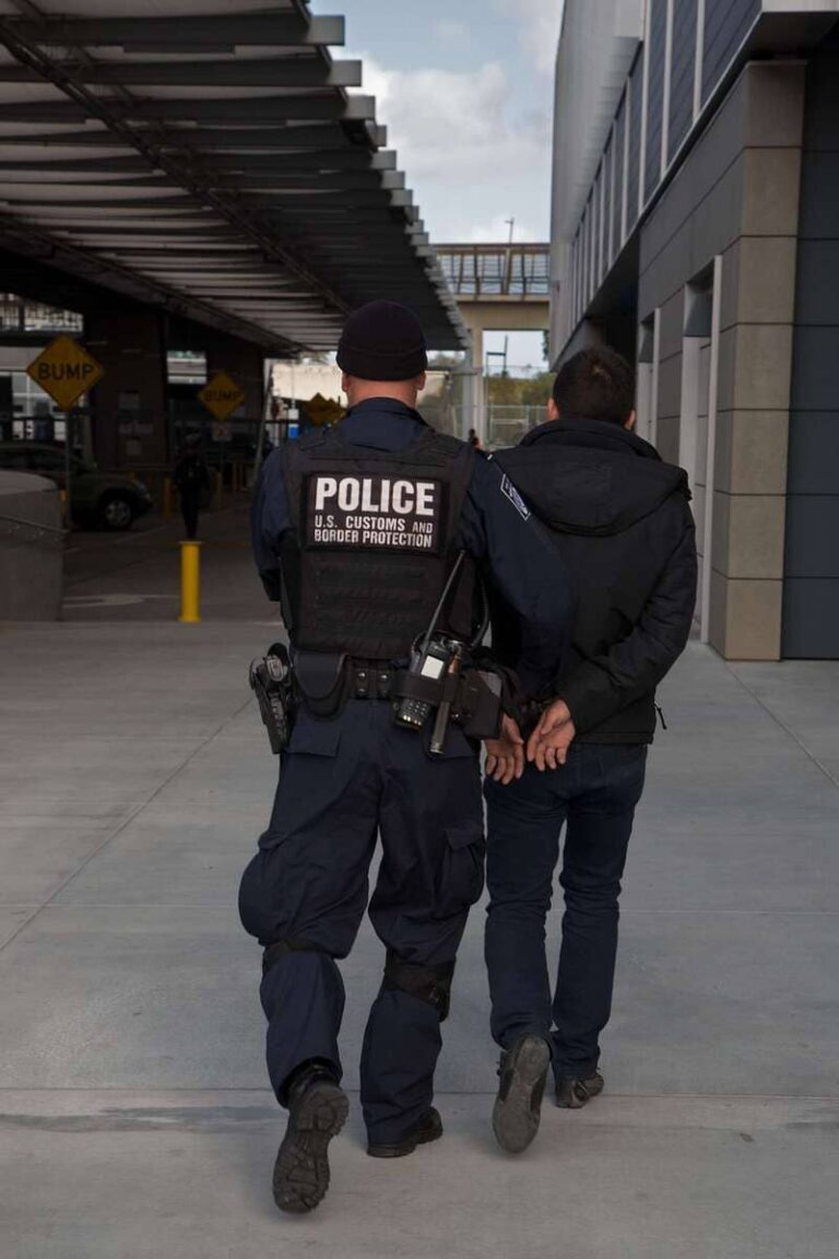 ¡Se desploman las detenciones en la frontera!