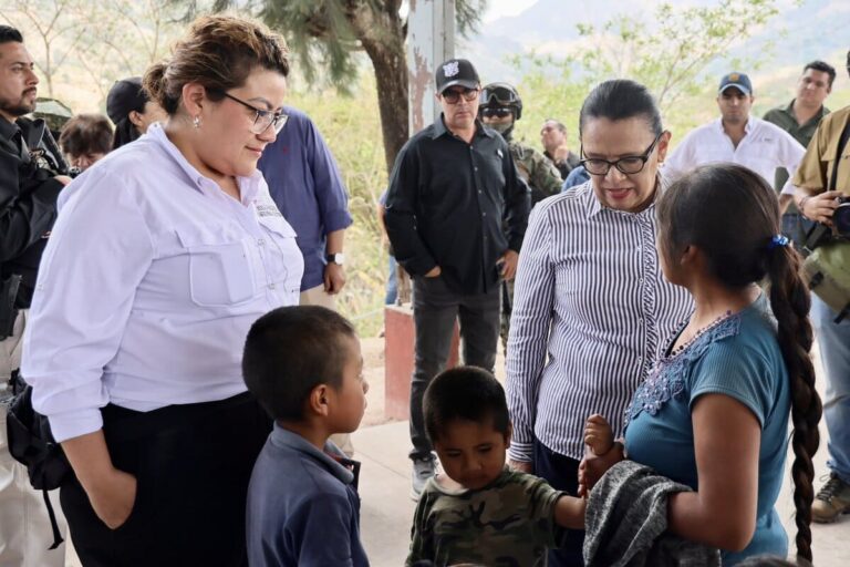 Negociación con el crimen ante el abandono de comunidades
