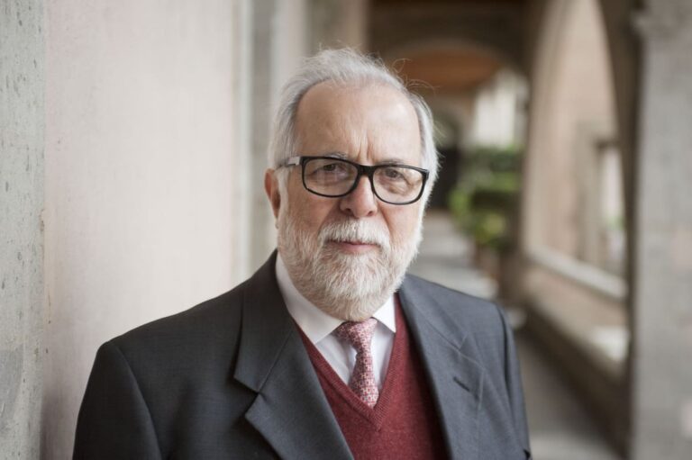 Javier Garciadiego imparte curso sobre la historia sociopolítica de la Revolución mexicana