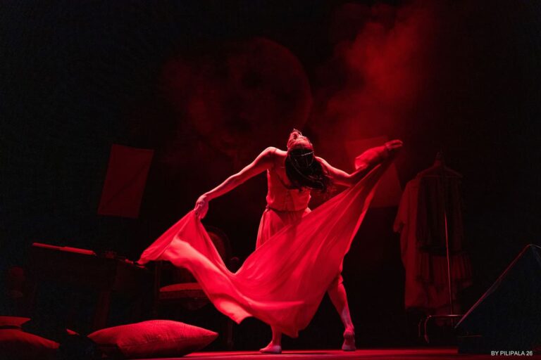 Teatro Santa Catarina recibe a Lady Óscar Salomé, unipersonal sobre el juicio por “indecencia” contra Óscar Wilde