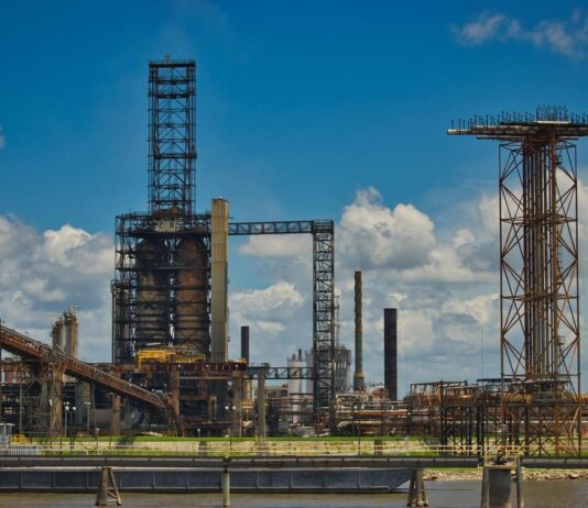 Pemex: Maquillaje de Resultados, la Crisis Crónica y el Regreso Forzado a la Reforma Fiscal que Antes Rechazaban