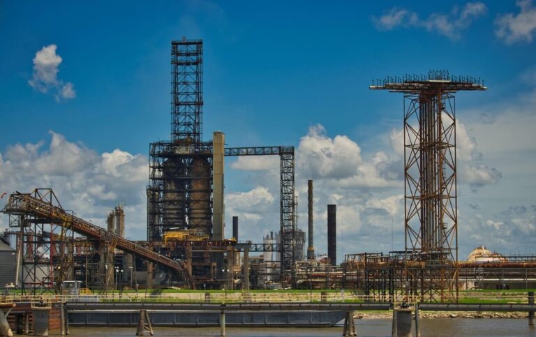 Pemex: Maquillaje de Resultados, la Crisis Crónica y el Regreso Forzado a la Reforma Fiscal que Antes Rechazaban