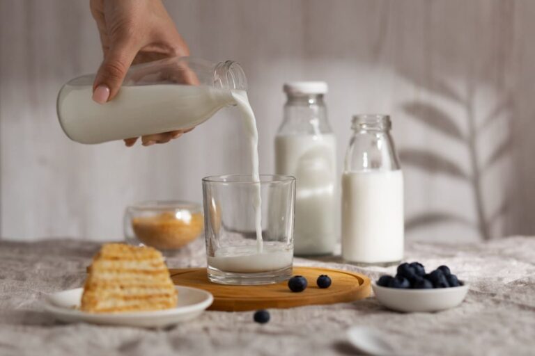 43% de los mexicanos consume leche hasta 5 veces por semana, pero el país aún depende de las importaciones