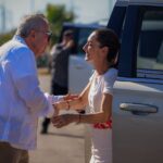 Él la defiende a ella, ella a él y los dos arropan a Rocha
