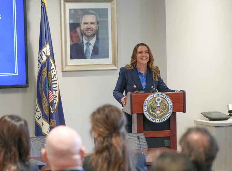 Sobre aviso no hay engaño; los mensajes de Sara Carter