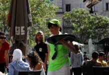 El miedo a ICE está empujando a miles de inmigrantes a quedar fuera del mercado laboral. Restaurantes vacíos y cocinas sin personal en EE. UU.