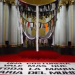 Ex Teresa Arte actual invita a recorrer un arete en el ombligo… La contracultura está en la casa