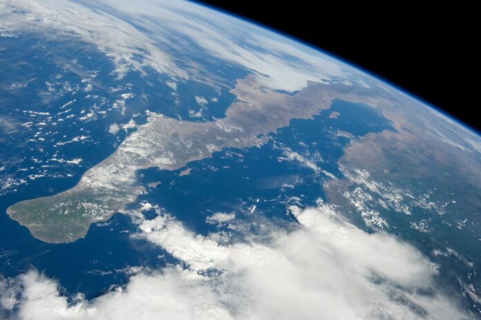ISS-48_Baja_California_and_the_Mexican_coastline (1)